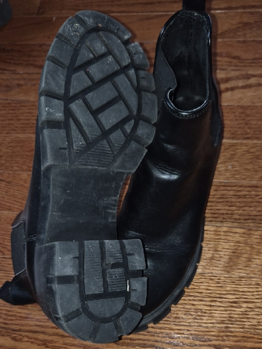 Steve Madden Women’s Black Chelsea Boots - Picture 4 of 4